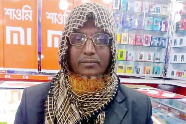 সিঙ্গাইরে জমি নিয়ে বিরোধে বৃদ্ধকে কুপিয়ে হত্যার অভিযোগ