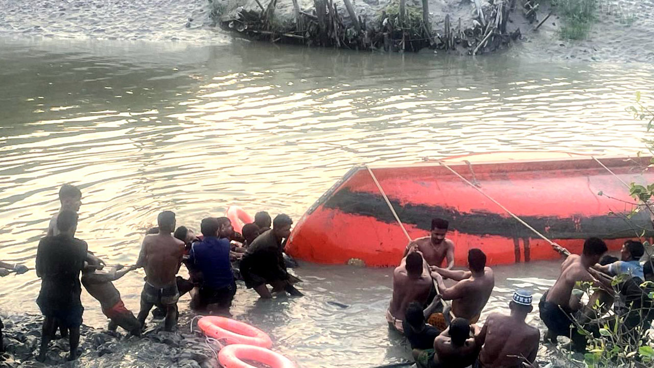 রামপাল তাপবিদ্যুৎ কেন্দ্র সংলগ্ন নদীতে নৌকাডুবি, আহত অন্তত ২০