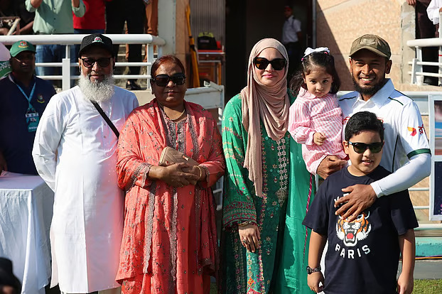 মিরপুর টেস্ট: ভালো খেলতে খেলতে আউট হয়ে গেলেন সাদমান