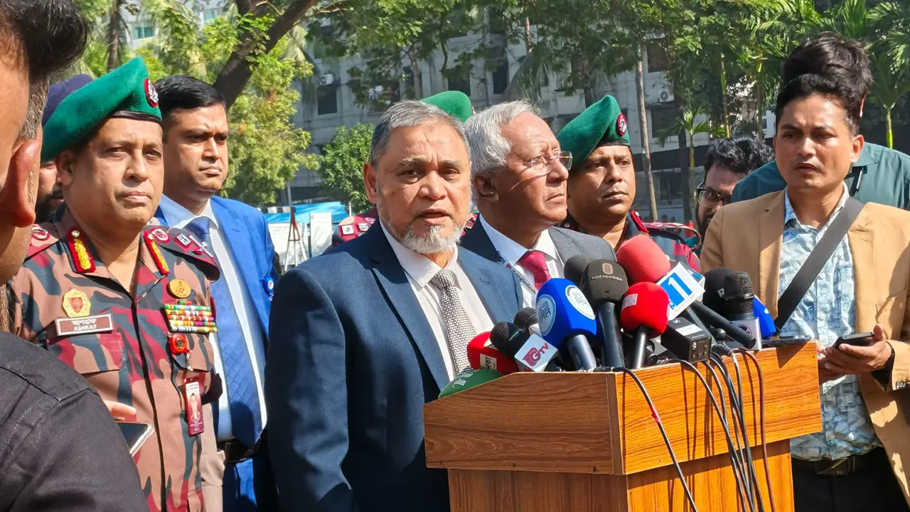 আইন-শৃঙ্খলা পরিস্থিতি সন্তোষজনক নয়, ভোটের আগে উন্নতি হবে: সিইসি