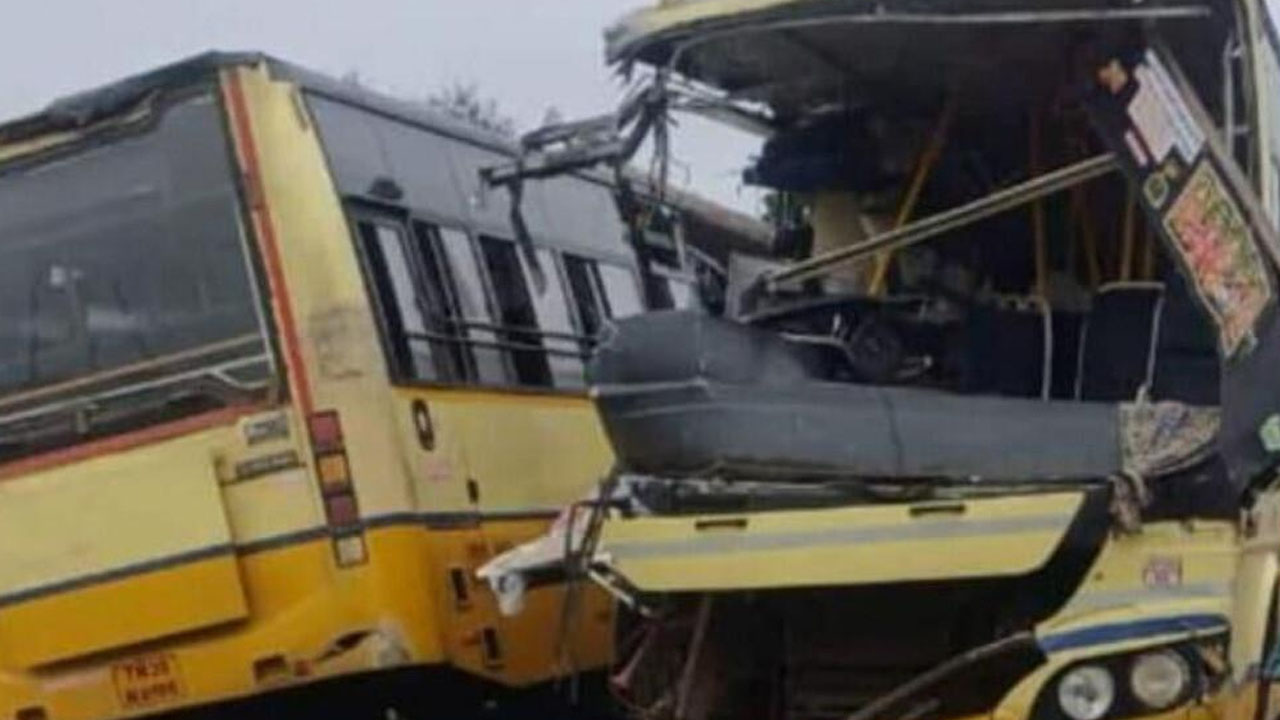 ভারতে দুই বাসের মুখোমুখি সংঘর্ষে শিশুসহ নিহত ১১