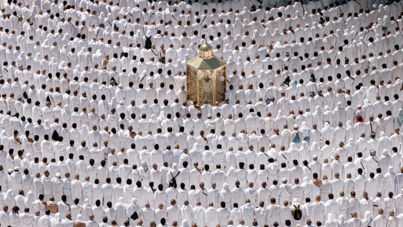 উমরা পালনে গিয়ে মৃত্যুবরণকারীর মর্যাদা