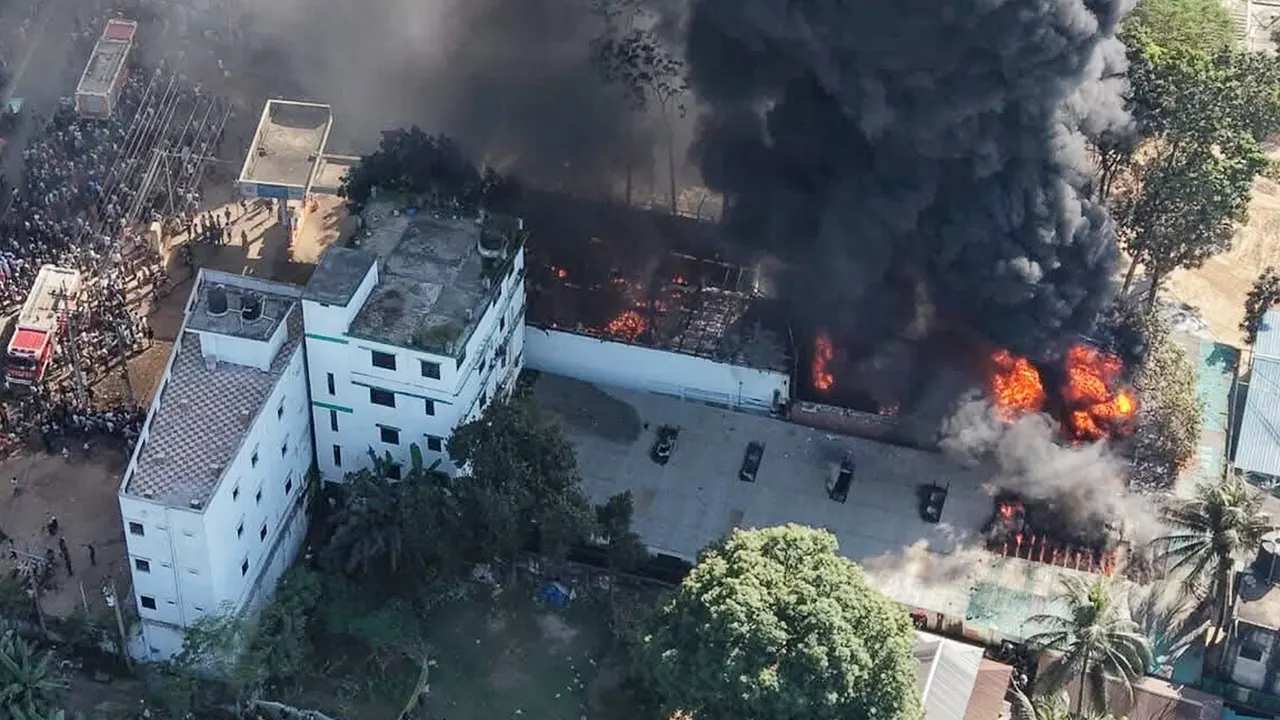 গাজীপুরে কয়েল কারখানার আগুন নিয়ন্ত্রণে