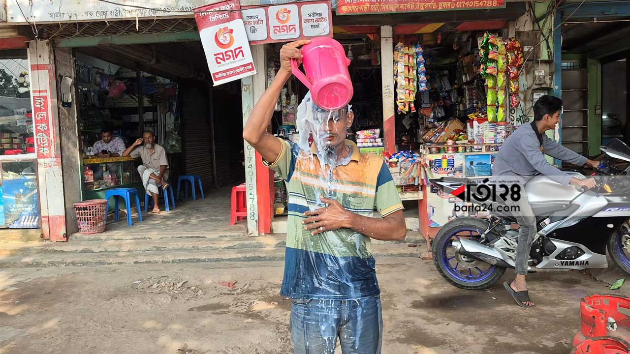 দুধ দিয়ে গোসল করে স্বেচ্ছাসেবক দল থেকে পদত্যাগ করলেন নেতা
